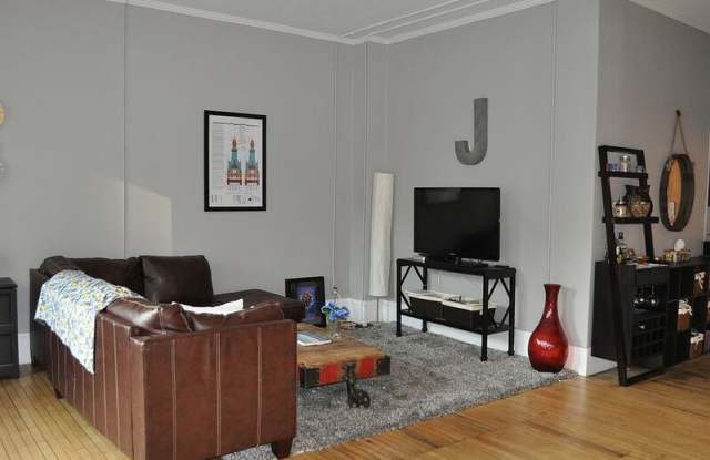 108 W Wells St #2 Gallery 4