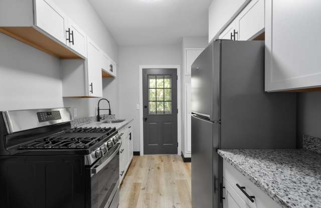 Stunning 3 bedroom home in Carrick available September 1st! photos photos