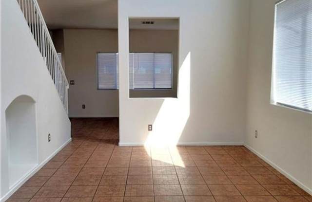 CHARMING GATED COMMUNITY HOME WITH LOW MAINTENANCE YARD Gallery 3