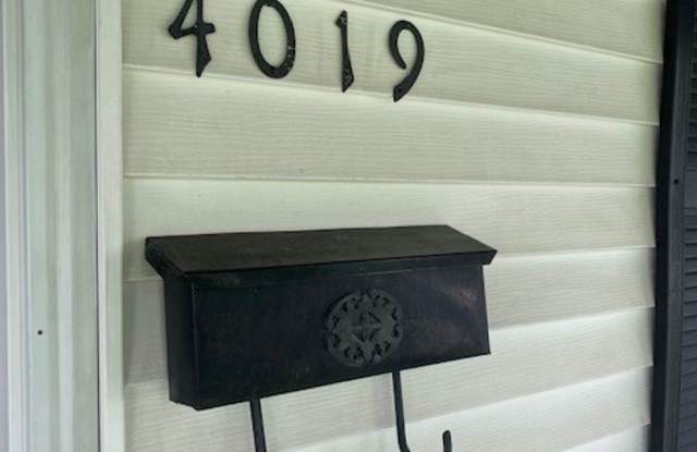 4019 Franklin Avenue Gallery 3