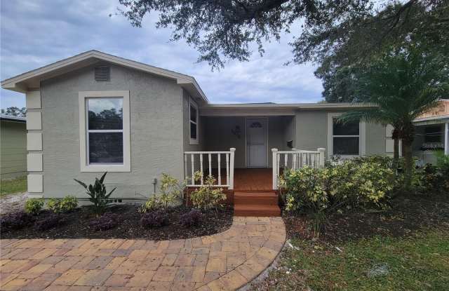 5610 KELLY DRIVE N - 5610 Kelly Drive North, St. Petersburg, FL 33703