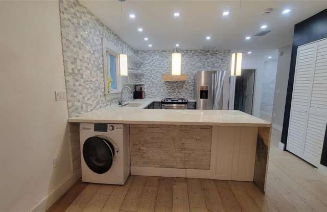 512 NW 15th Ter photos photos