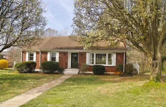 Bright and Cheery 4 Bedroom Home in Desiriable Sheffield Neighborhood photos photos
