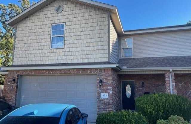 602  NW 17th  CT - 602 Northwest 17th Court, Bentonville, AR 72712