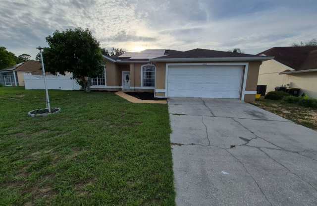 4 Bedroom Home with Solar & Internet Included Gallery 3
