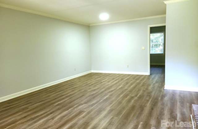 2141 Selwyn Avenue Gallery 4