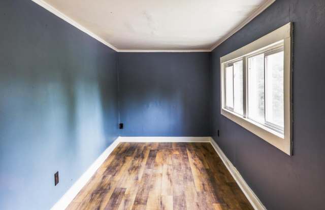 1001 Reaney Avenue East - 1 photos photos