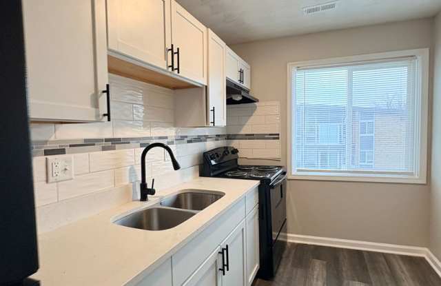 Experience Luxury Living at Bellagio Living I: Modern Apartments in Lawrence, Indiana photos photos