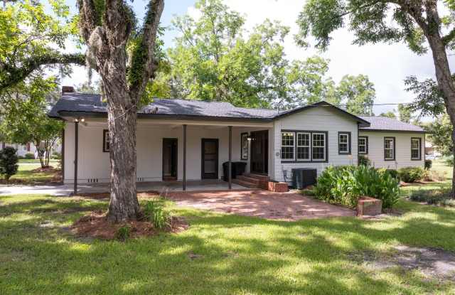 Renovated 4 Bedroom, 3 Bath home in Live Oak photos photos