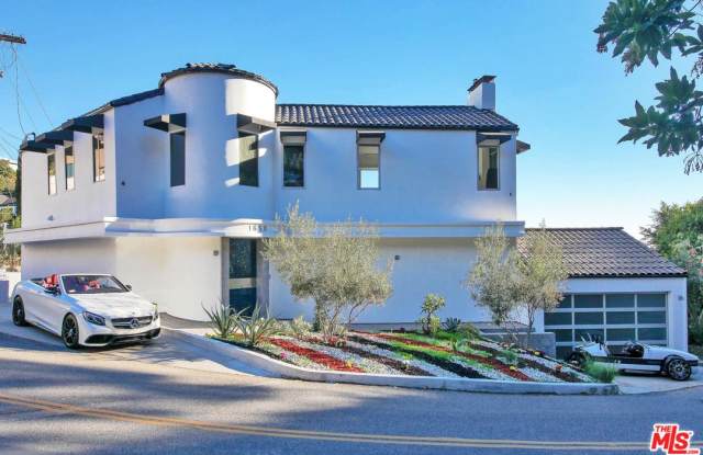 1650 SUNSET PLAZA Drive Gallery 2