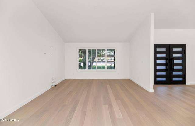 8030 E Via Sierra Drive Gallery 4