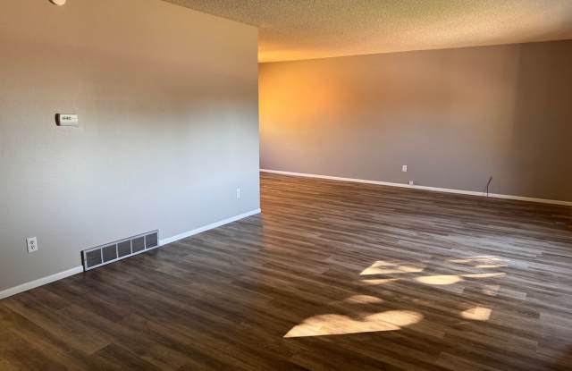 3 Bedroom, 2.5 Bath with AC Gallery 4