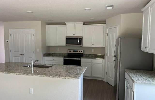 Spacious Home minutes from Uptown and the Charlotte Douglass Airport! Gallery 3
