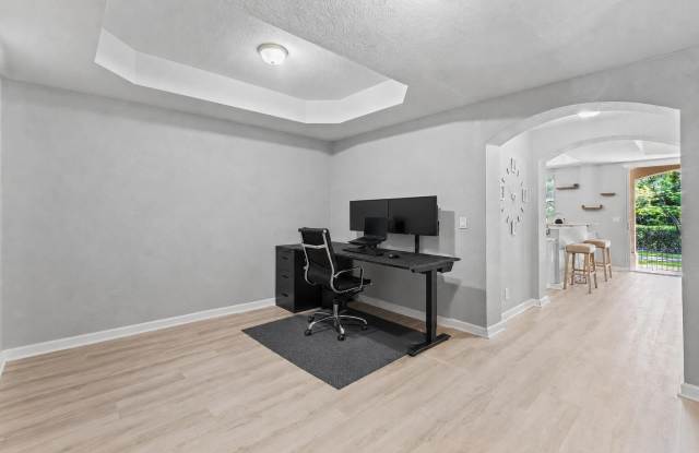 2928 HIDDEN HILLS Road Gallery 3