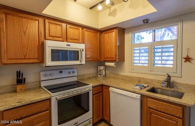 8357 E Thomas Road Gallery 3