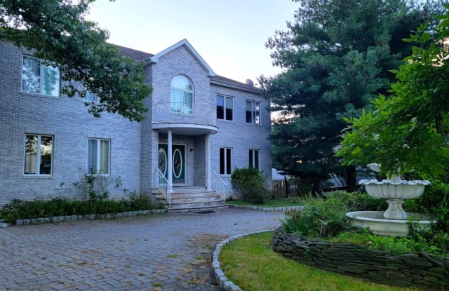 92 Forest ave - 92 Forest Avenue, Paramus, NJ 07652