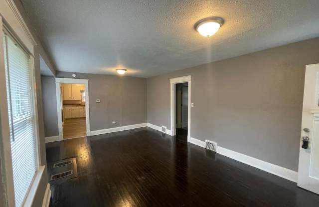 2 Bedroom rent ready!!!! Gallery 4
