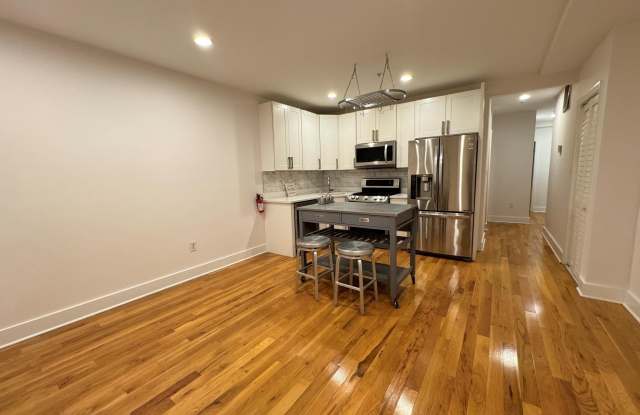 1224 HOLBROOK Street NE Gallery 2