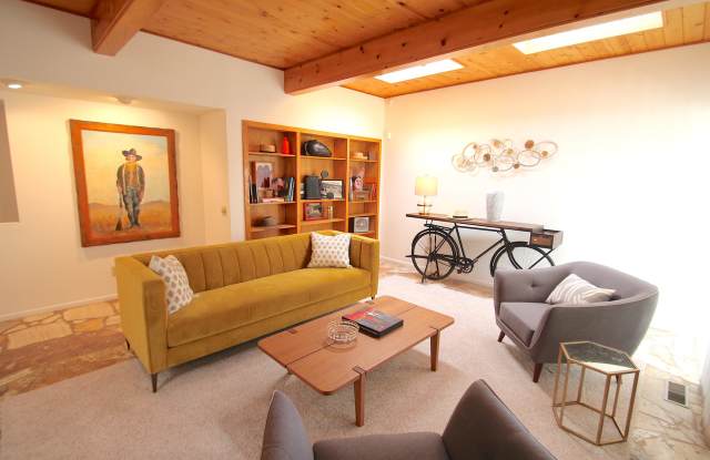 1801 Notre Dame DR NE Gallery 4