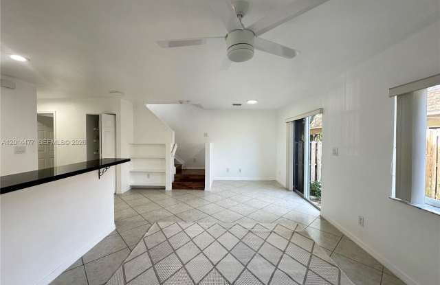 324 NE 3rd St photos photos