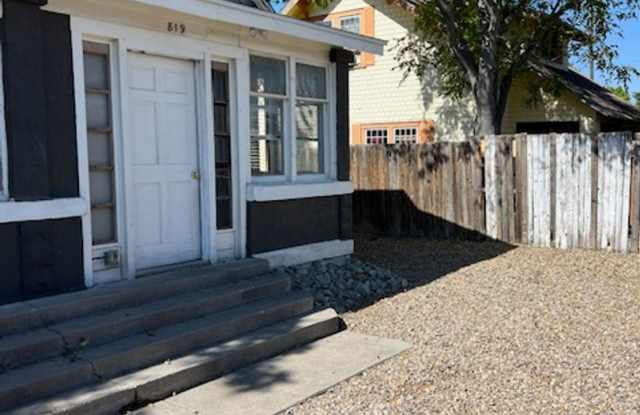 Diamond in the rough! Downtown Albuquerque, two bedroom one bath duplex - 819 8th Street Northwest, Albuquerque, NM 87102