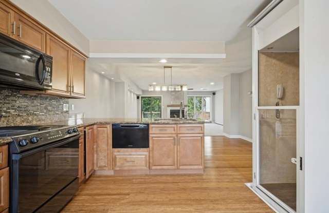 3 Bed 3.5 Bath in Portsmouth! Gallery 3