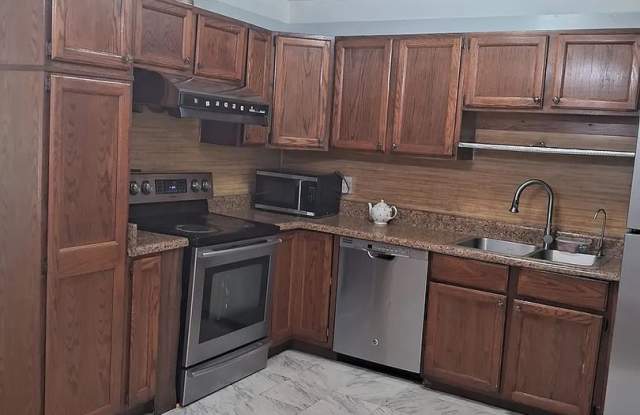 Room in 5 Bedroom Home in Doraville Gallery 3