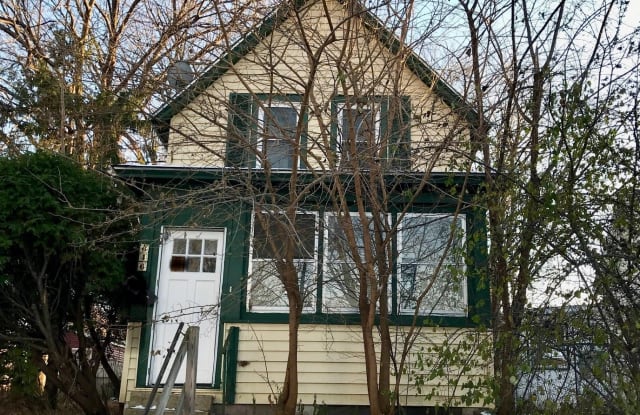 646 Van Buren Ave. - 646 Van Buren Avenue, St. Paul, MN 55104