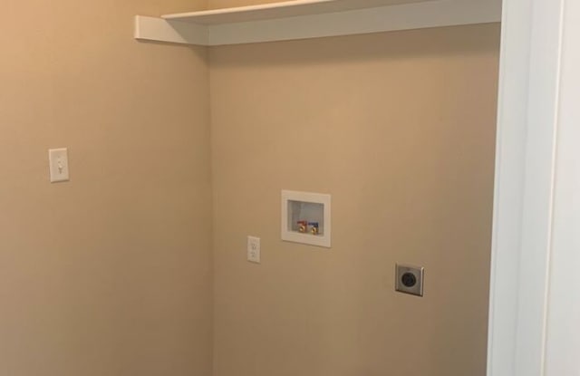 3512 Edinburgh Drive Gallery 3