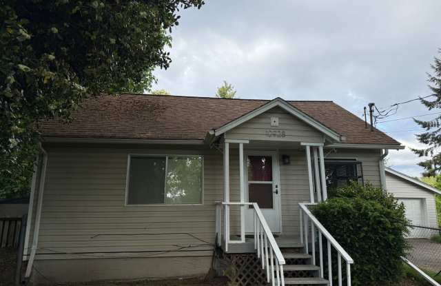 Spacious 3BR + Loft | 2.5BA | Large Yard | West Seattle Living photos photos