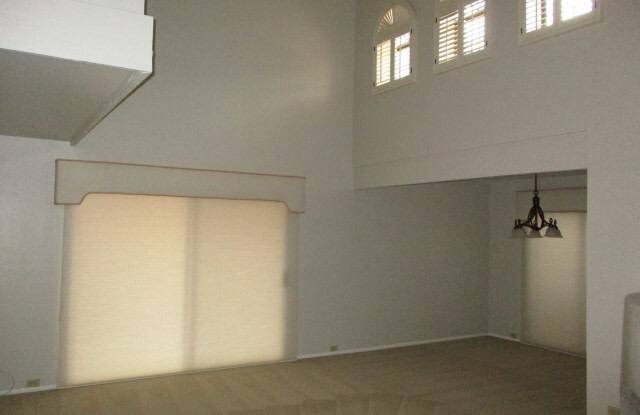 957 East Lois Lane Gallery 3