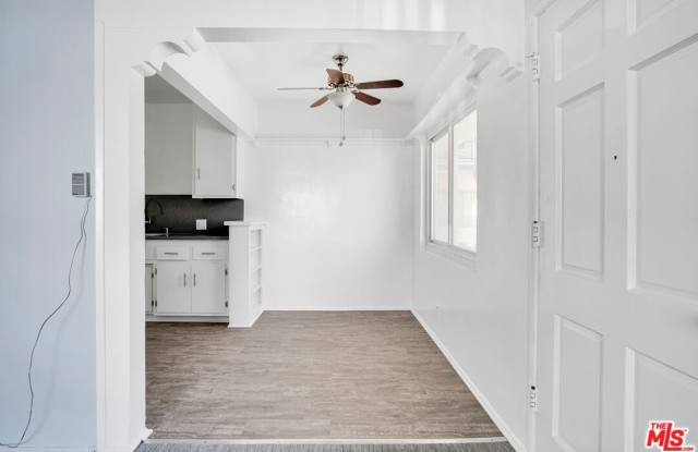 176 W Elmwood Ave Gallery 3