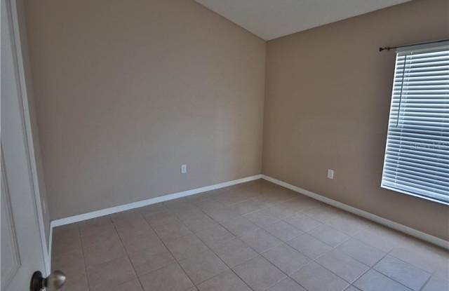 5628 WHITE TRILLIUM LOOP Gallery 3