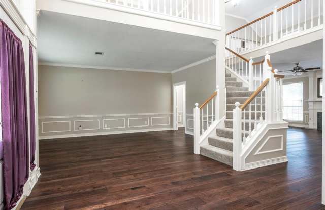 565 Oak Hill Drive Gallery 3