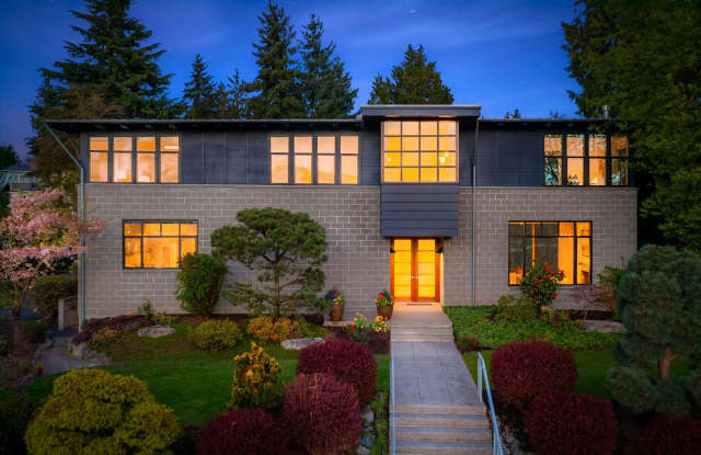 5Bd/4.75Ba Yarrow Point Home Gallery 3