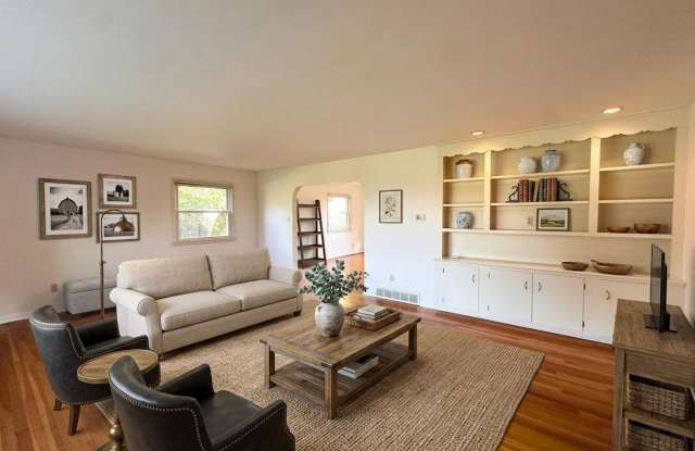 Single Family Home in Washington Boro! Gallery 3