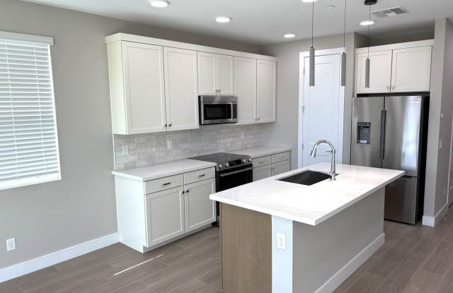 1021 E PASADENA Avenue photos photos