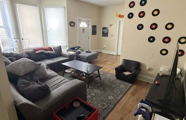 2209 West Clifton Avenue Gallery 3