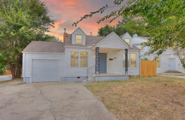 Charming Updated Home Near OKC Urban Core Districts! photos photos