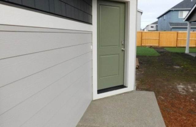 4Bd/2.5Ba Two Story Home - Available to View! Gallery 3