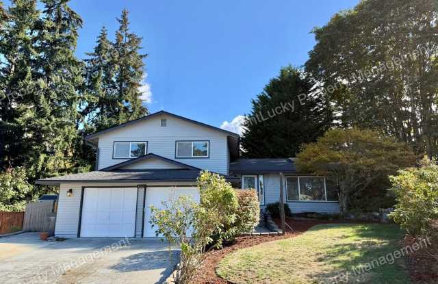 Amazing 3 Bedroom Home in Federal Way with Massive Backyard and Family Room! Gallery 1