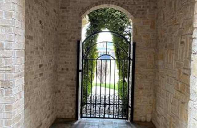 2412 Vineyard Drive Gallery 3