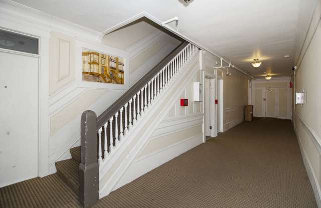 2737 SUTTER Apartments Gallery 3