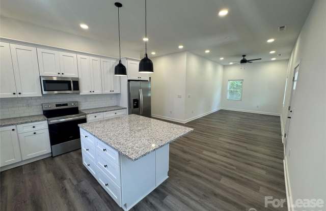 331 E Lowrance Avenue Gallery 4