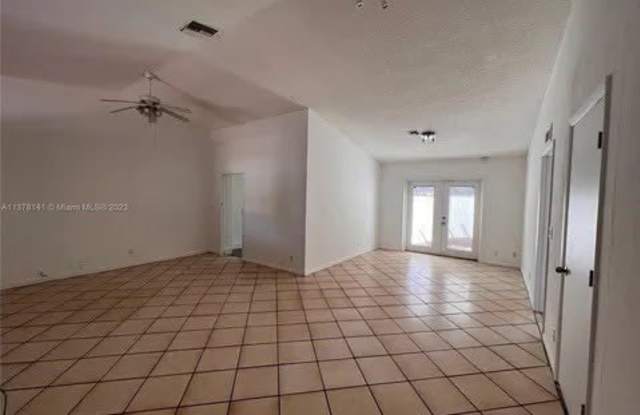 8830 NW 75th Ct, Tamarac, FL 33321 Gallery 4