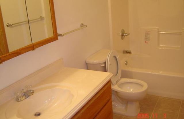 Single Level Energy Efficient 2+ Bedroom Home on 17 Acres Gallery 3