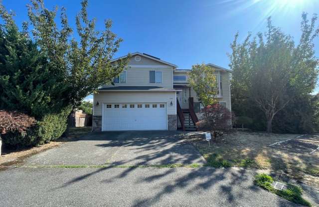 Spacious 5BR / 3BA Beacon Hill Home – 2,210 SF – $4,200 – Pets OK photos photos