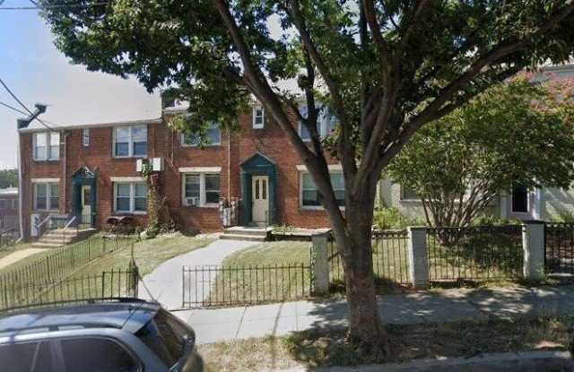 1314 DOWNING Place NE photos photos