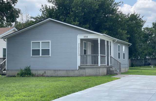 5 bedrooms, 2.5 bathrooms House - 1715 Stone Street, Great Bend, KS 67530