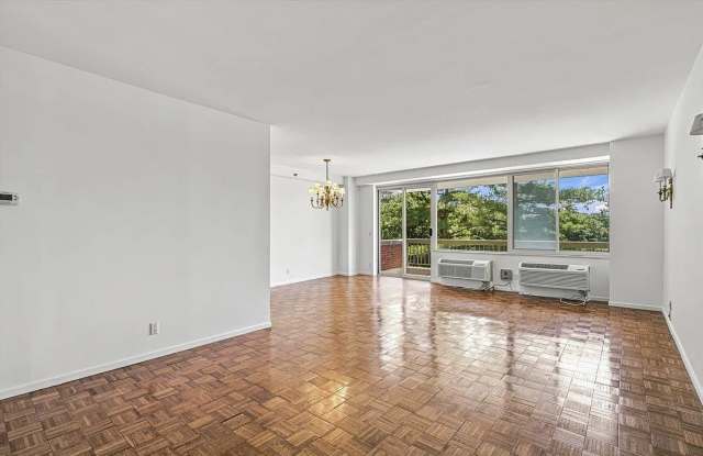 100 Hilton Ave Unit 414 Gallery 3